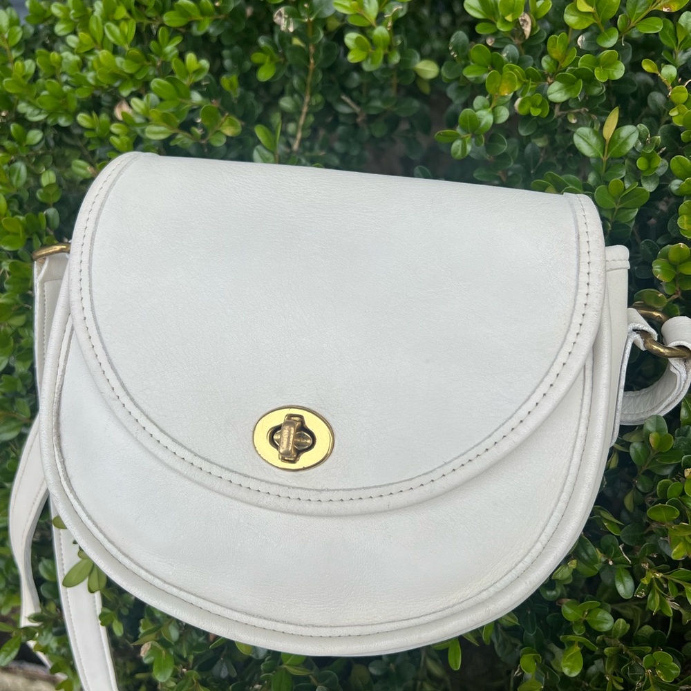 Vintage Coach Watson Bag in White/Bone Glovetanned Leather | No. B6D-9981